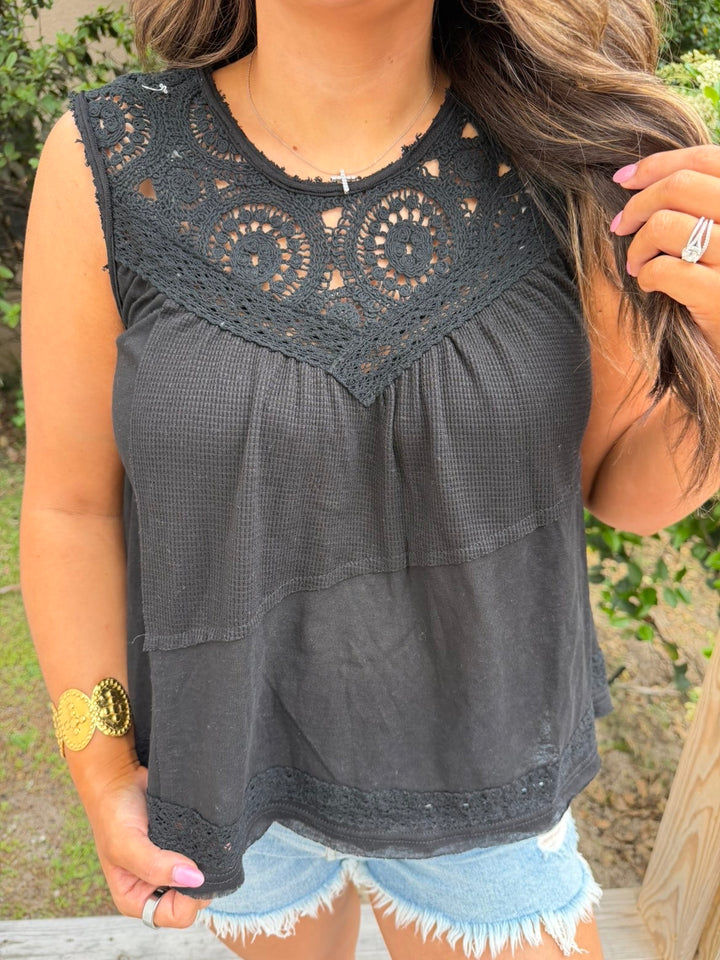 DELICATE DETAIL TANK