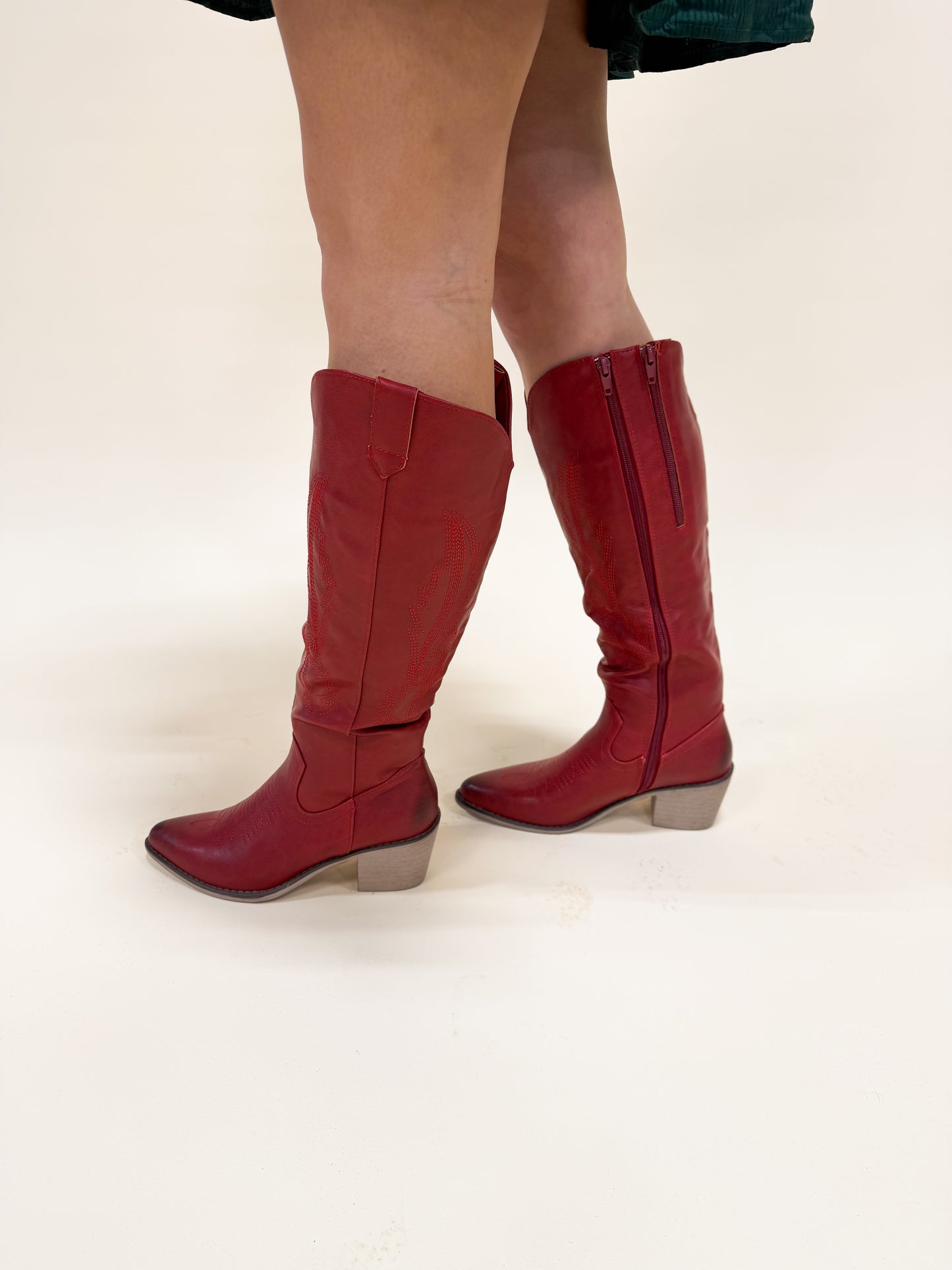 HOLLY BERRY BOOTS