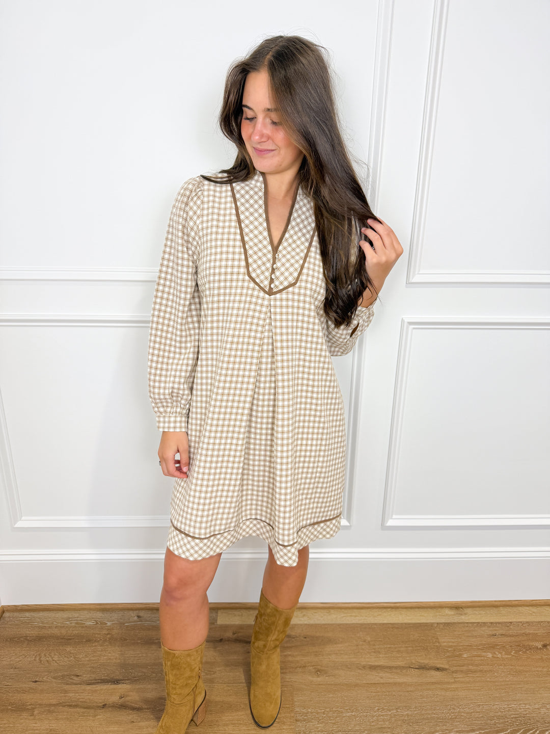 Evergreen Contrast Collar Shift Dress