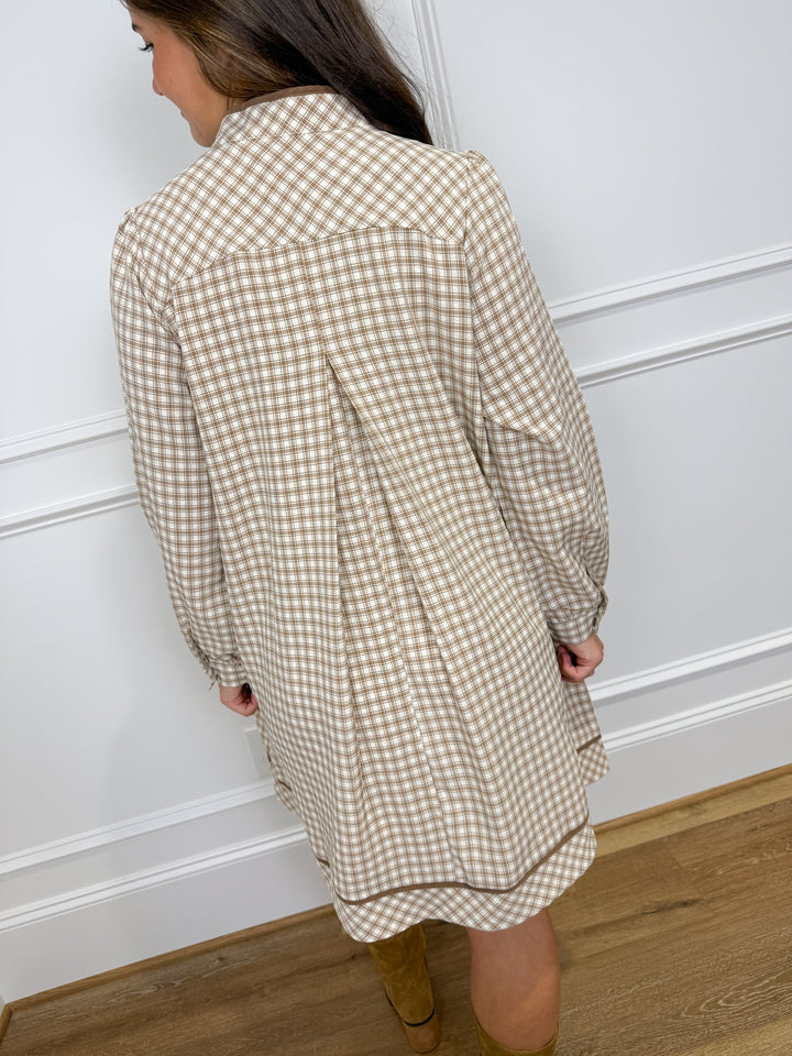 Evergreen Contrast Collar Shift Dress